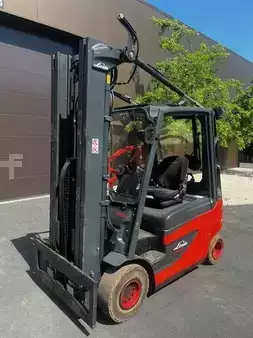 4-wiel elektrische heftrucks 2016  Linde E25-01 (3)