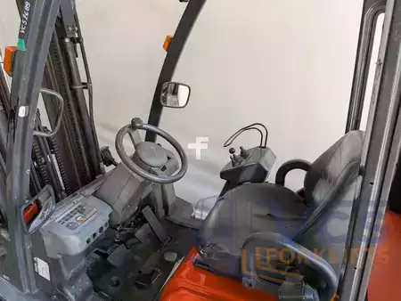 LPG heftrucks - Nissan UD 02 (5)