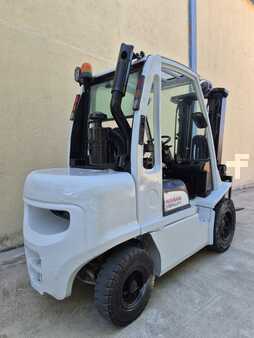 Diesel heftrucks 2013  Unicarriers YG1D2A30Q contenedora (2)