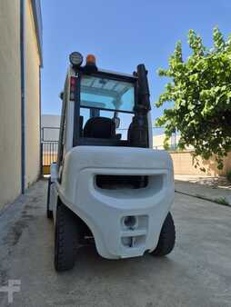 Diesel heftrucks 2013  Unicarriers YG1D2A30Q contenedora (3)