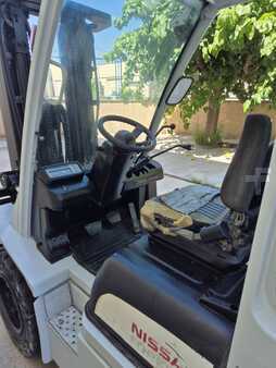 Diesel heftrucks 2013  Unicarriers YG1D2A30Q contenedora (4)