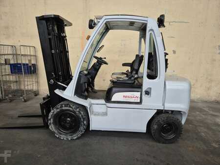 Diesel heftrucks 2013  Unicarriers YG1D2A30Q contenedora (8)