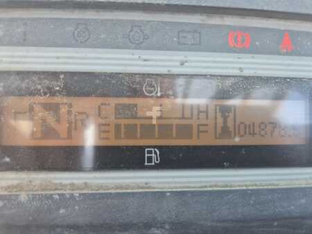 Diesel heftrucks 2013  Unicarriers YG1D2A30Q contenedora (9)