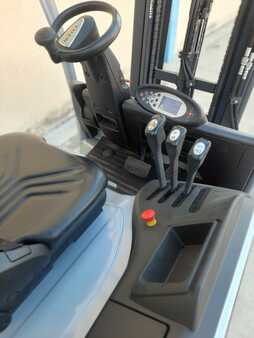 Chariot 4 roues électrique 2015  Still RX 20-16 P (4) 