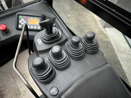 Elektro 4 Rad 2020  Toyota 9FBM60T - mit DREHGERÄT !! (9)