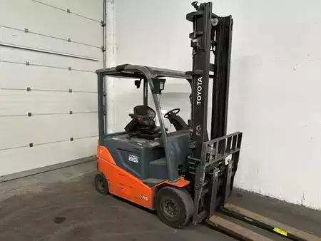 Carrelli elettrici 4 ruote 2014  Toyota 8FBMKT25 (1)
