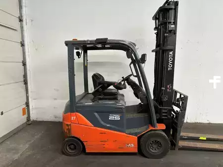Carrelli elettrici 4 ruote 2014  Toyota 8FBMKT25 (2)