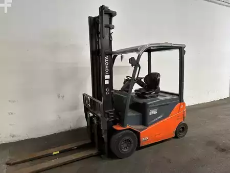 Carrelli elettrici 4 ruote 2014  Toyota 8FBMKT25 (4)