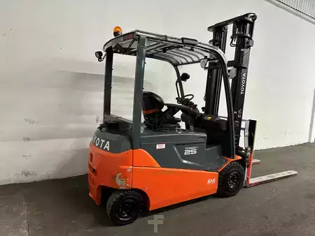 Elektro čtyřkolový VZV 2021  Toyota 8FBMT25 (3)