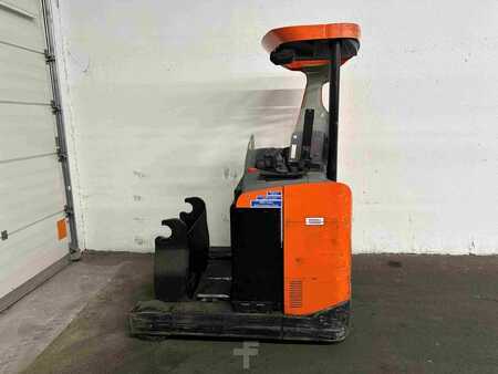 Carrelli retrattili 2015  BT RRE 140 - TRIPLEX 8 m (2)