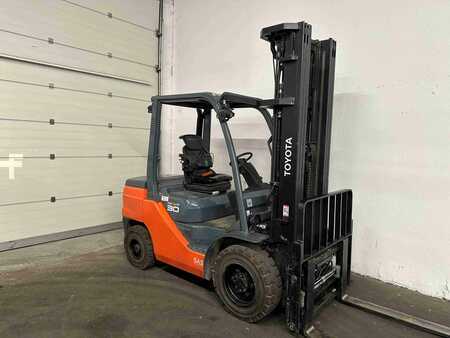 Dieselstapler 2021  Toyota 52-8 FDF 30 - TRIPLEX 5,5 m - nur 252 Stunden !!!! (1)