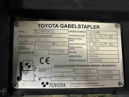Dieselstapler 2021  Toyota 52-8 FDF 30 - TRIPLEX 5,5 m - nur 252 Stunden !!!! (10)