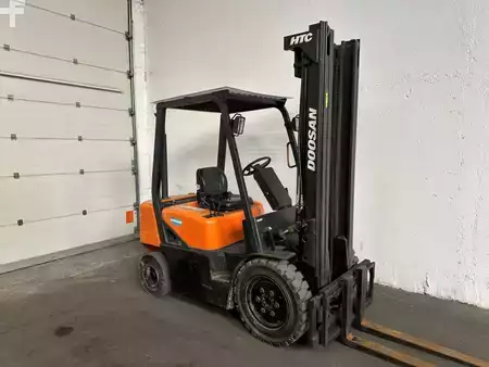 Dieseltrukki 2005  Doosan D 25 S (1)