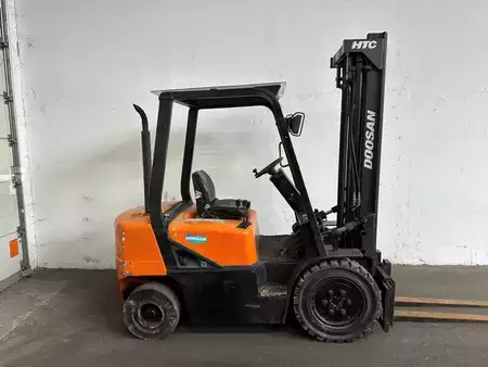Dieseltrukki 2005  Doosan D 25 S (2)