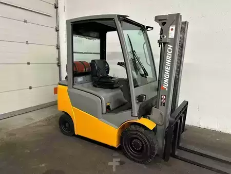 Wózki gazowe 2018  Jungheinrich TFG 316 - TRIPLEX 4,4 m (1)