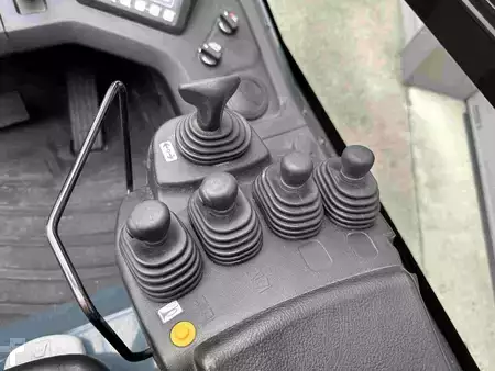 Elektromos 4 kerekű 2022  Toyota 9FBH80T - TRIPLEX 5 m (9)