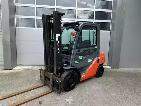 Dízel targoncák 2018  Toyota 06-8FD25F - 1423 Stunden !!! (1)