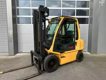 Dízel targoncák 2016  Unicarriers Y1D2A25H - nur 1316 Stunden !!!! (1)