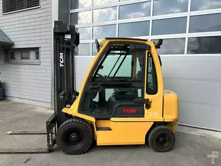 Dízel targoncák 2016  Unicarriers Y1D2A25H - nur 1316 Stunden !!!! (2)