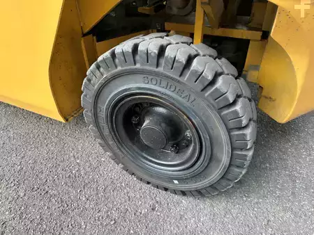 Dízel targoncák 2016  Unicarriers Y1D2A25H - nur 1316 Stunden !!!! (6)