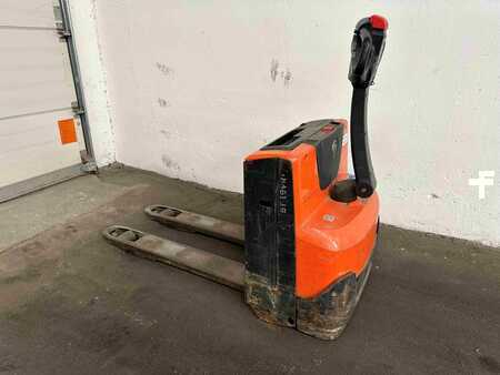 Electric Pallet Trucks 2015  BT LWE 140 (1)