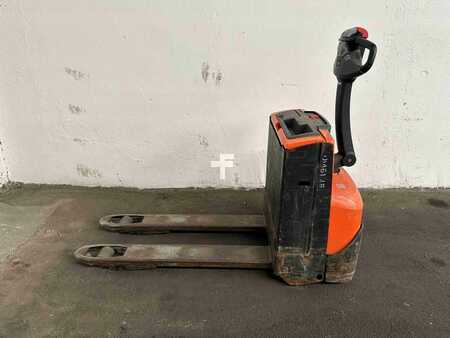 Electric Pallet Trucks 2015  BT LWE 140 (2)