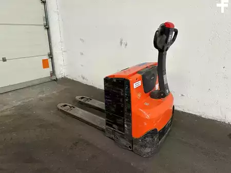 Lavtløftende truck 2022  Toyota LWE 200 (1)