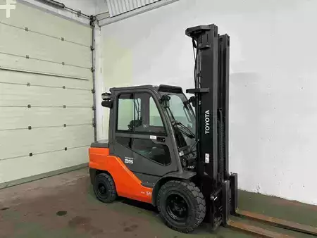 Diesel heftrucks 2021  Toyota 52-8FDJF35 - TRIPLEX - NEUWERTIG (1)