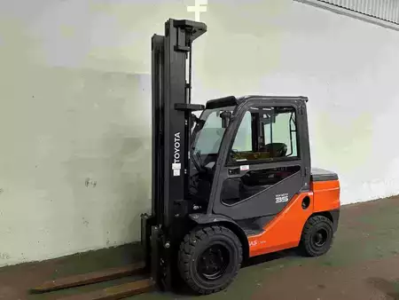 Diesel heftrucks 2021  Toyota 52-8FDJF35 - TRIPLEX - NEUWERTIG (4)
