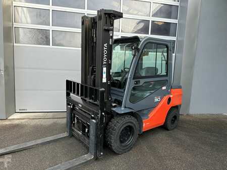 Dízel targoncák 2022  Toyota 52-8FDF30 - TRIPLEX - NEUWERTIG - 50 Stunden !!! (1)