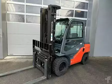Dieselový VZV 2022  Toyota 52-8FDF30 - TRIPLEX - NEUWERTIG - 50 Stunden !!! (1)