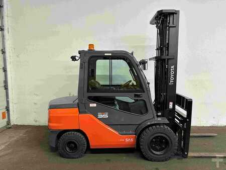 Chariots élévateurs diesel 2022  Toyota 52-8FDJF35 - TRIPLEX - NEUWERTIG !!! (2)