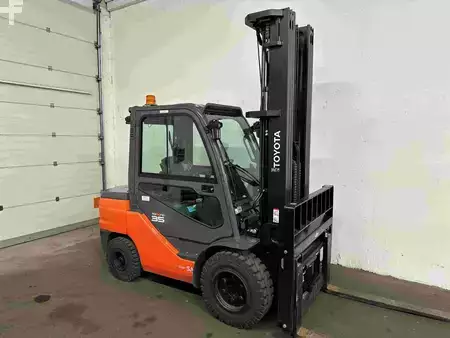 Diesel heftrucks 2022  Toyota 52-8FDJF35 - TRIPLEX - NEUWERTIG !!! (1)