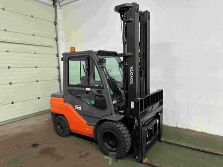 Chariots élévateurs diesel 2022  Toyota 52-8FDJF35 - TRIPLEX - NEUWERTIG !!! (1)