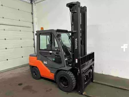 Diesel heftrucks 2022  Toyota 52-8FDJF35 - TRIPLEX - NEUWERTIG !!! (1)