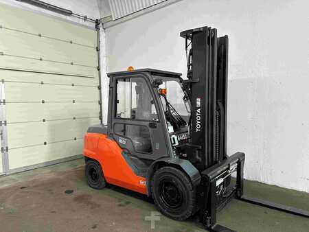 Diesel heftrucks 2018  Toyota 40-8FD50N - TRIPLEX 5,5 m (1)