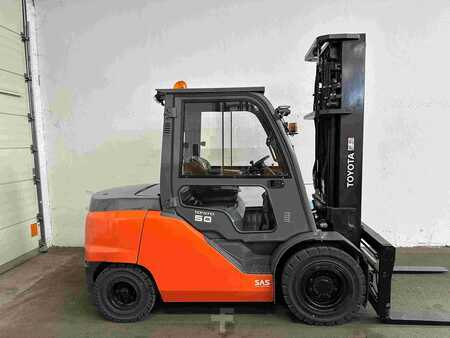 Diesel heftrucks 2018  Toyota 40-8FD50N - TRIPLEX 5,5 m (2)