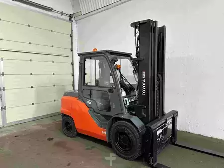 Empilhador diesel 2018  Toyota 40-8FD50N - TRIPLEX 5,5 m (1)