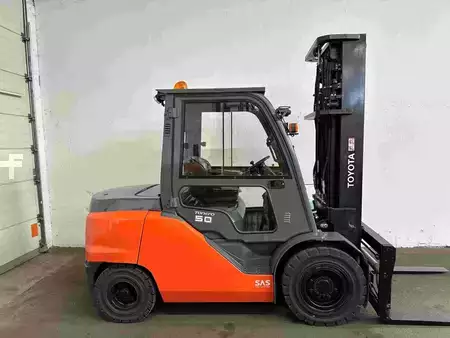 Empilhador diesel 2018  Toyota 40-8FD50N - TRIPLEX 5,5 m (2)