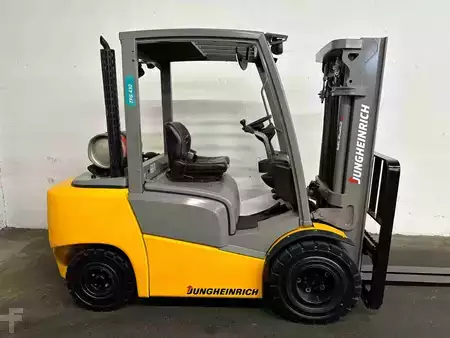 Nestekaasutrukki 2017  Jungheinrich TFG 430 - TRIPLEX 4,4 m (2)