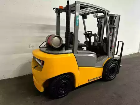 Nestekaasutrukki 2017  Jungheinrich TFG 430 - TRIPLEX 4,4 m (3)