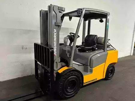 Nestekaasutrukki 2017  Jungheinrich TFG 430 - TRIPLEX 4,4 m (4)