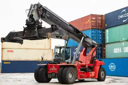 Reach-Stacker 2015  Kalmar DRG420-60S5 (1)