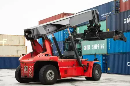 Reach-Stacker 2015  Kalmar DRG420-60S5 (4)