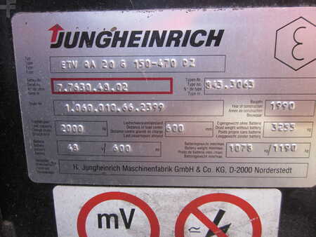 Chariot à mât rétractable quadridirectionnel 1990  Jungheinrich ETVQ 20 (7)