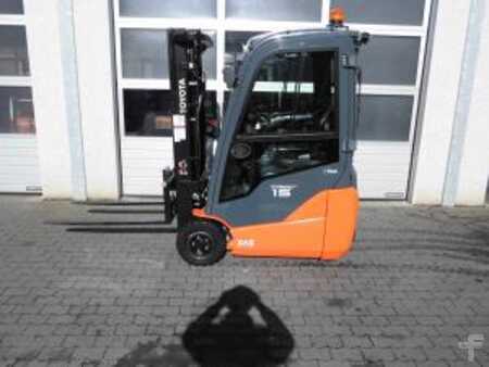 Elektrisk- 3 hjul 2017 Toyota 8FBE15T (1)