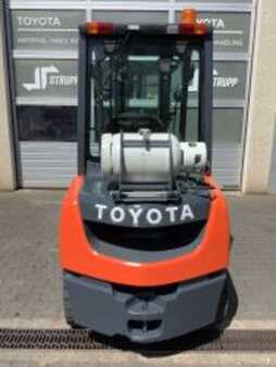 Propane Forklifts 2015  Toyota 02-8FGF30 (3)