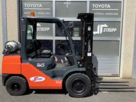 Gas gaffeltruck 2015 Toyota 02-8FGF30 (2)