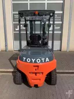 Elektro 4 Rad 2025  Toyota 8FBMT50 (4)
