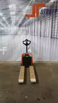 Electric Pallet Trucks 2025  Toyota LHE130B (4)